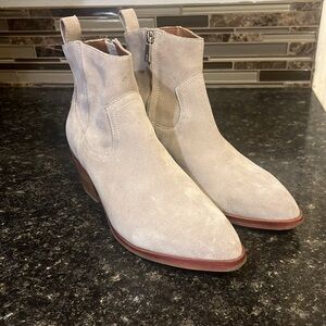 Kenneth Cole. Size 8 1/2 medium. Tan ankle booties. Worn out one time.